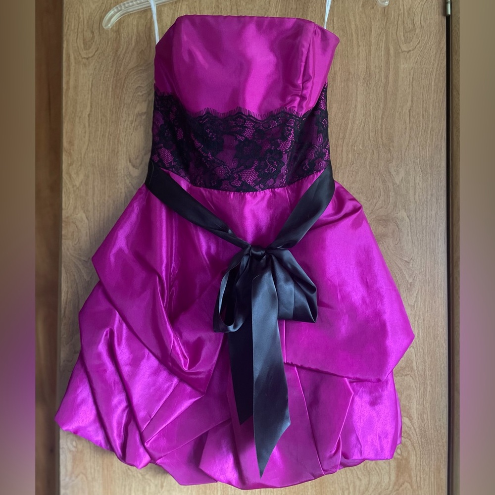 Jessica McClintock for Gunne Sax 
Pink and black short prom/formal dress